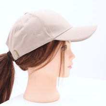 Laden Sie das Bild in den Galerie-Viewer, Klassische Cap UNISEX Beige