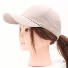 Laden Sie das Bild in den Galerie-Viewer, Klassische Cap UNISEX Beige